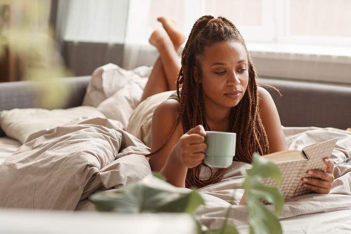 Passeer het koude brouwsel, omdat koffie een heleboel gezondheidsvoordelen heeft, zijn we allemaal (niet) slapen