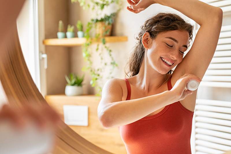 Antiperspirant vs deodoran-di sini bagaimana produk 2 lubang ini disusun