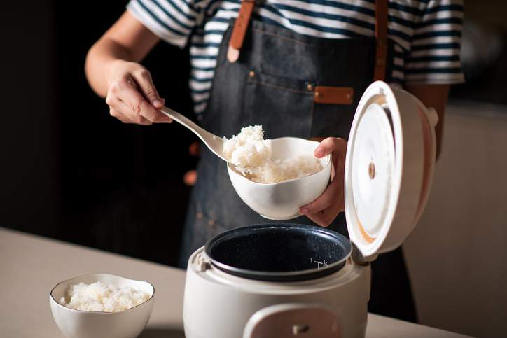 4 door chef-kok goedgekeurde rijstkooktrucs die je helpen de perfecte donzige textuur elke keer te nagelen