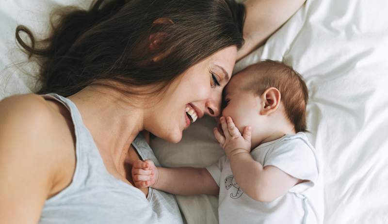 'Ik ben een dermatoloog en een moeder van 3, en dit is * precies * wat ik heb gedaan om mijn postpartum haarverlies te beheren'