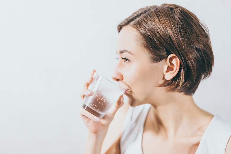 Bere Seltzer di notte è improbabile che porti a problemi di intestino a meno che tu non abbia queste condizioni