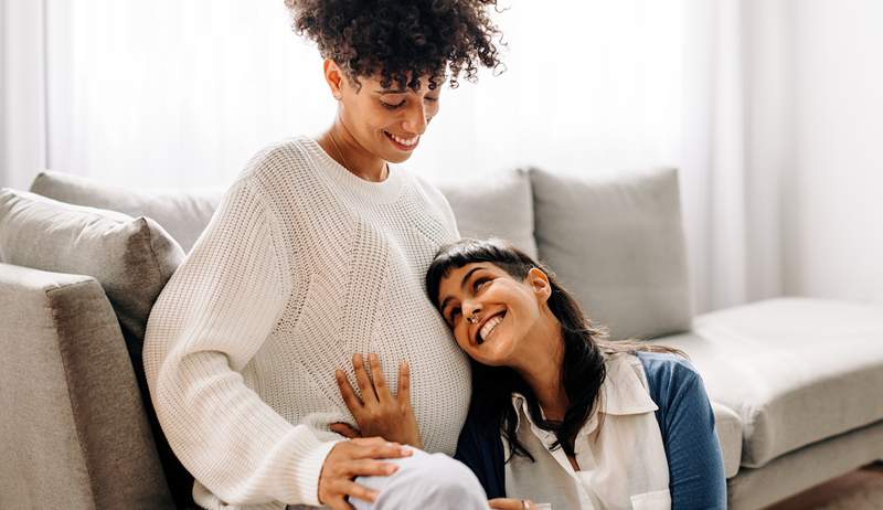 De meest nuttige geschenken om uw binnenkort te ouder-ouder-vrienden te geven, volgens familietherapeuten