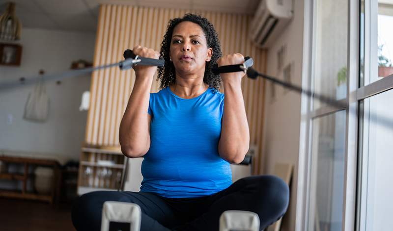 4 señales de que se trabaja demasiado en el gimnasio, según los terapeutas deportivos