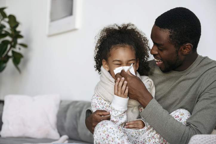 Ecco esattamente cosa fare per un sangue dal naso, secondo un MD