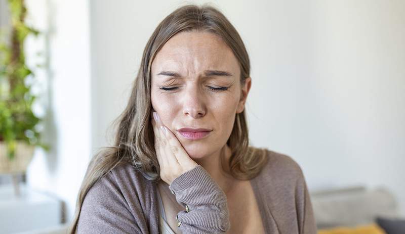 Come il tuo corpo ti dice che ti stai macinando i denti di notte