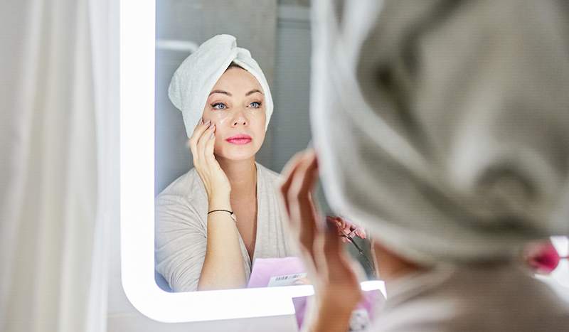 Un comprador de 45 años dice que esta crema de ojos 'sorprendente de jarro de magia' se borró las arrugas debajo de los ojos en unas pocas semanas y está actualmente a la venta