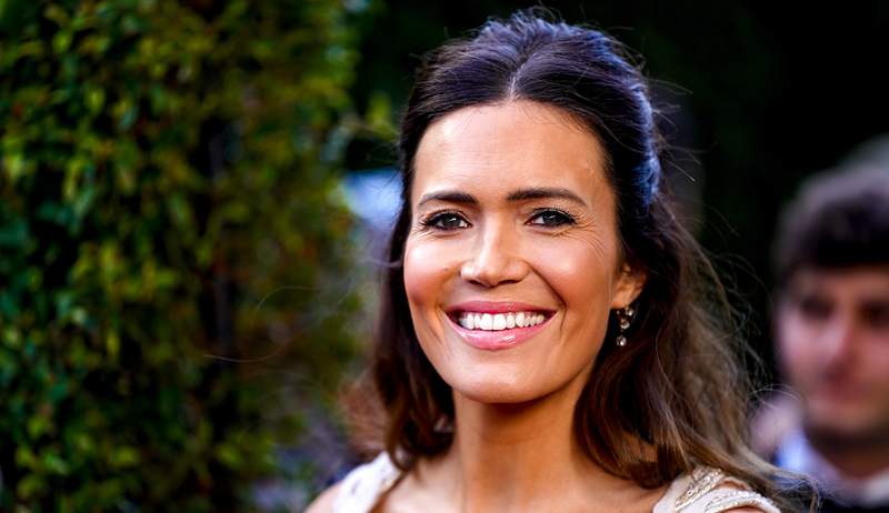 La crème hydratante à l'obstacle foncé Mandy Moore Loves est remplie d'ingrédients de derm-fave du désert