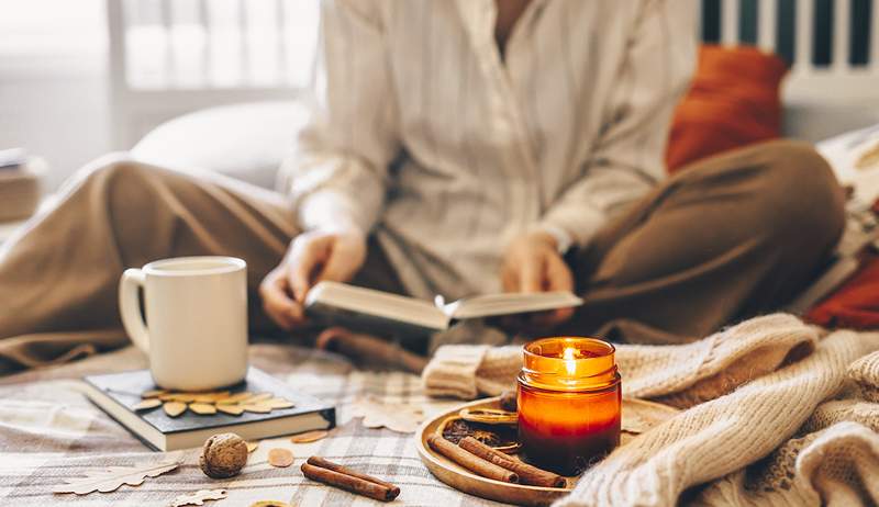 14 candele per le vacanze inaspettate che non hanno un odore come alberi di Natale o case di pan di zenzero