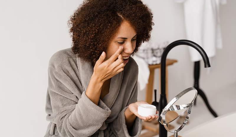 8 nevyhnutných očných krémov Dermatológovia odporúčajú mať vo vašom arzenáli vo vašich 40. rokoch