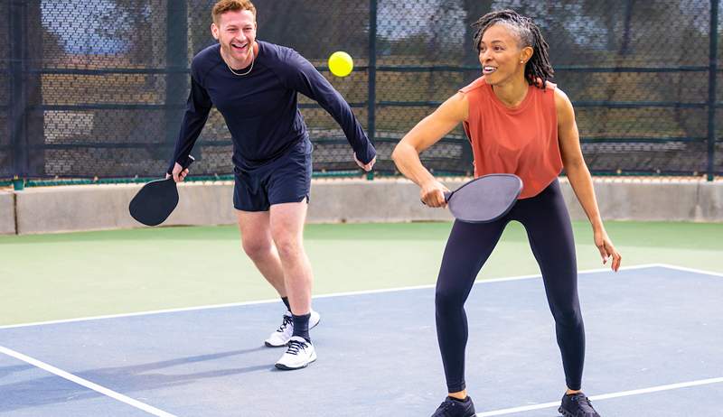 Un riscaldamento di 5 minuti che dovresti fare prima di ogni partita di pickleball per evitare gli infortuni