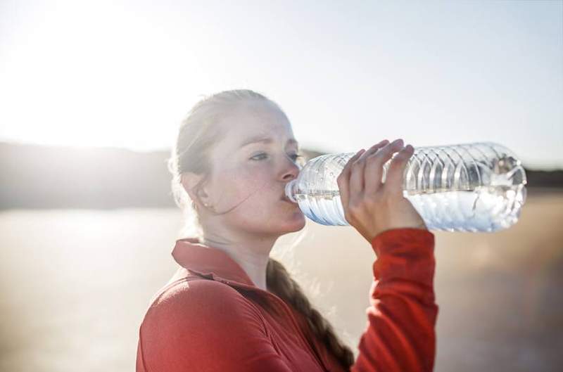 Déposer sous «ouf!«Les experts disent qu'il n'y a pas de BPA dans l'eau en bouteille