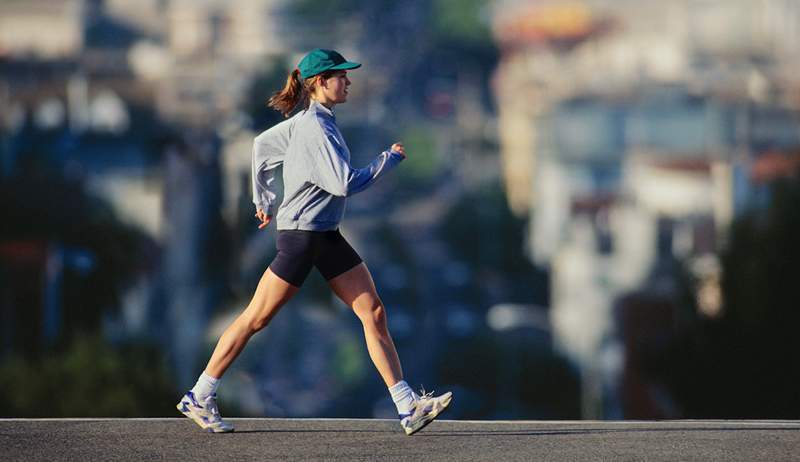 Une paire de ces leggings à soute de fesse se vend toutes les 90 secondes… et maintenant il y a une version short