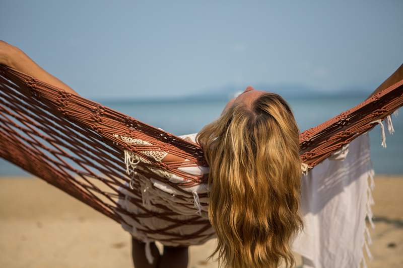 Cosa sapere sull'aggiunta di uno shampoo di sale marino nella tua routine doccia