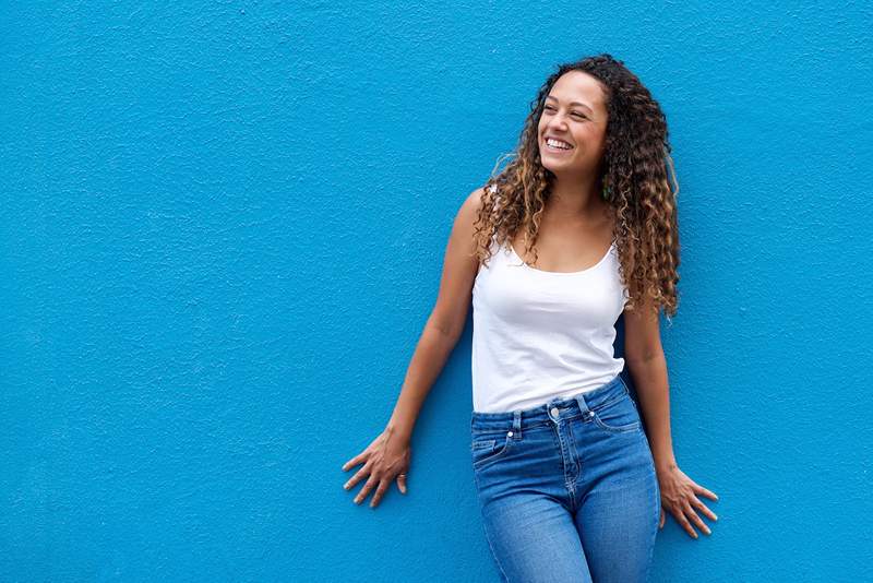 Por qué el aceite de almendras podría ser el producto para el cabello más subestimado para frizz