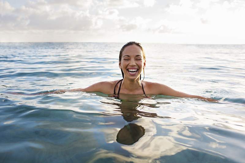 Pourquoi il est important de se doucher juste après un plongeon dans l'océan