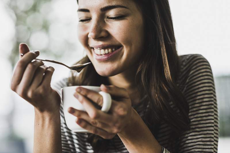 A vitamina D é difícil de obter da comida sozinha, depois de 5 maneiras de complementá-la, de acordo com um RD