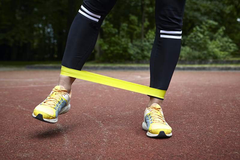 9 Resistance Band -harjoitusta aloittelijoille, jotka potkaisevat kokonaan takapuolen (ja käsivarret ja abs)