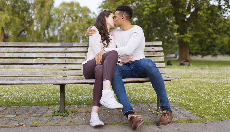 ¿Puedes obtener cavidades para besarse?? Esto es lo que un dentista quiere que sepas