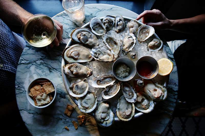 Quanto mais ostras você comer, melhor os oceanos, como serem jogados, comprar e comer este frutos do mar sustentável rico em ferro