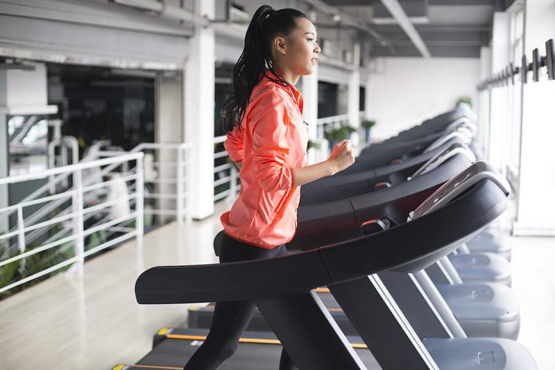 Deze training van 15 minuten is zo leuk, je zult je niet eens realiseren dat je heuvels loopt