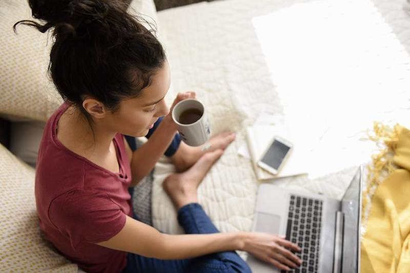 Hvorfor eksperter sier å drikke kaffe mens intermitterende faste kan være en god ting