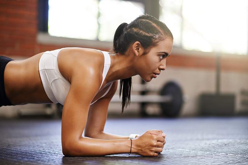 Deze 'dansende beer' -plank maakt je obliques gegromd