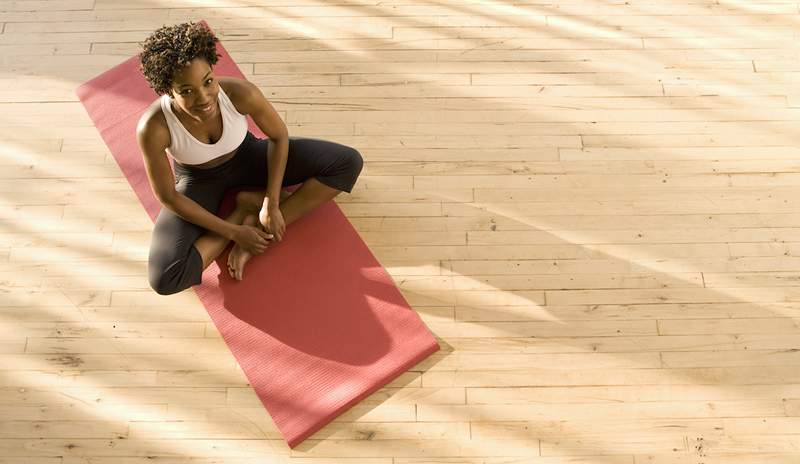 3 p.M. La nebbia cerebrale non corrisponde a questo flusso di yoga di 20 minuti