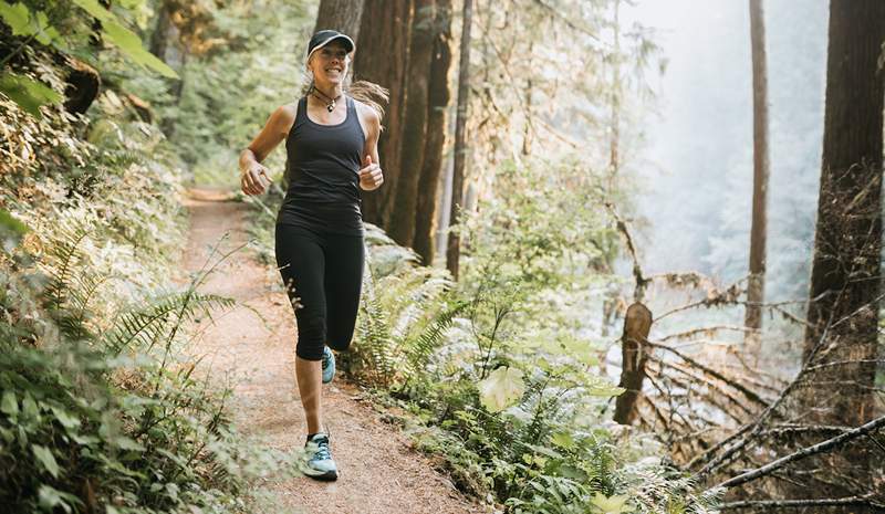 Hoka ve Brooks gibi podiatrist onaylı spor ayakkabı markaları, REI Now-Plus'ta çok daha fazla açık hava temelinde dik indirilmiş