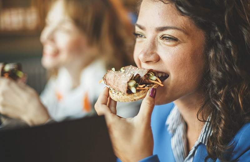 A melhor desculpa para comer carboidratos que ouvimos provavelmente nunca