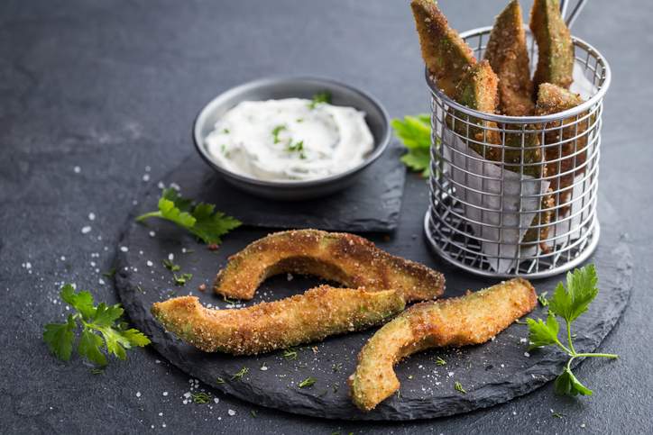 Alles, was Sie brauchen, sind 10 Minuten und eine Luftfritteuse, um diese herzgesunden Avocado-Pommes zu machen