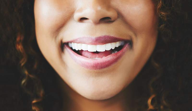 Clinique Black Honey Lipstick er endelig tilbage på lager efter måneder med at være solgt-og det fungerer for alle