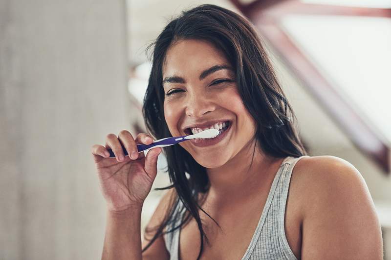 La pasta de dientes extraña pero verdadera podría estar detrás de esos Zits Rogue