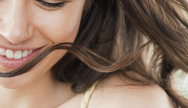 Hairstylisten noemen deze groei-bevorderende shampoo een 'energiedrank voor je hoofdhuid'