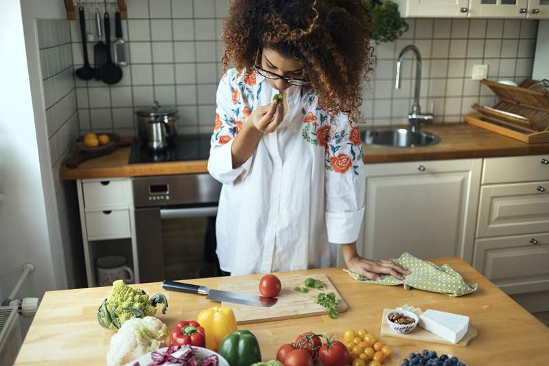 Cosa fa effettivamente mangiare l'arcobaleno per il tuo corpo, colore per colore