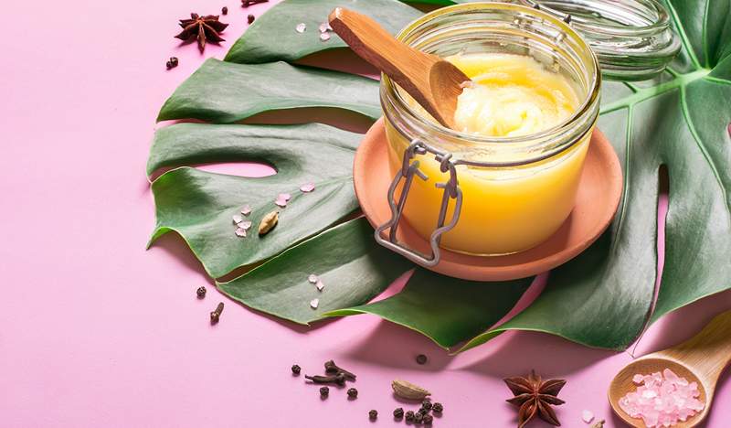 Ghee è l'ingrediente naturalmente idratante i tuoi capelli post-inverno e la pelle