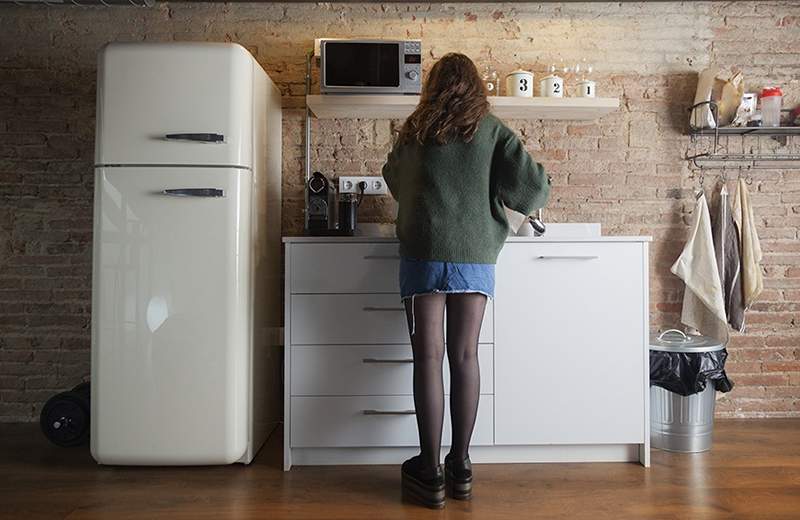 ¿Con qué frecuencia debe limpiar su refrigerador?? Menos de lo que piensas, a menos que tu respuesta nunca sea