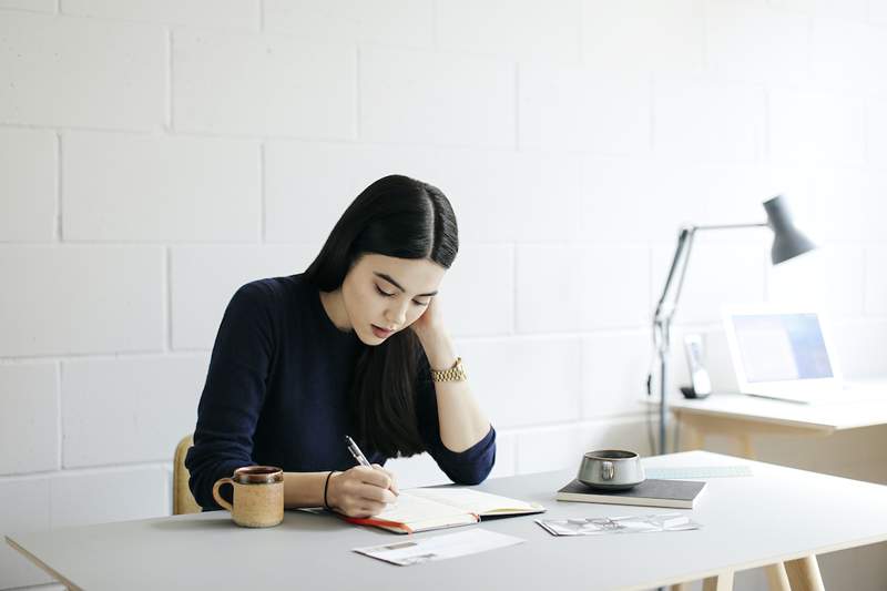 Manfaat mindfulness yang mengejutkan dari menulis dengan tangan Anda yang tidak dominan