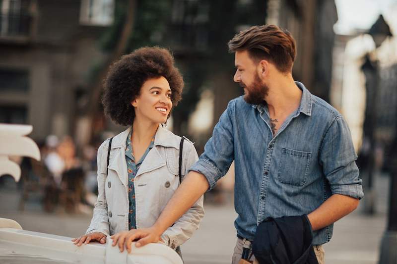 È possibile uscire mentre introverso senza che si senta come un crimine punibile