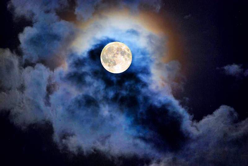 Bulan Cacing Penuh bulan ini juga merupakan supermoon-di sini apa yang dimaksudkan untuk tanda anda