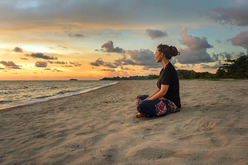 Yale's Happiness Expert zegt dat het omarmen van 'tijdrelatie' om het vakantie geluk kan maximaliseren