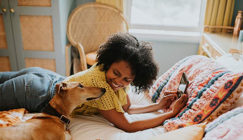 'Ik ben een fysiotherapeut, en dit zijn de 9 beste matras toppers als je heuppijn hebt'