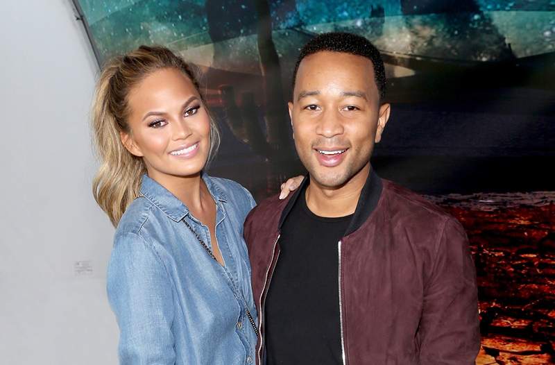 Chrissy Teigen datang dengan penyelesaian yang cemerlang untuk kesucian pasca-bayi dalam kehidupan seksnya