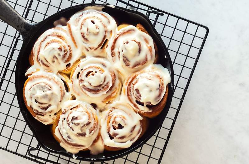 Questo rotolo di cannella fatto in casa è la vera colazione dei campioni