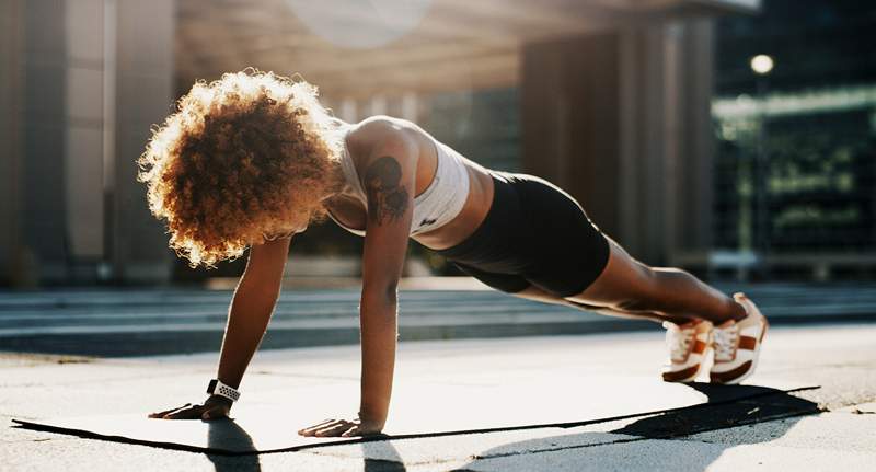 Farklı push-up, tüm üst vücudunuzu yakarken omuzlarınızı açar