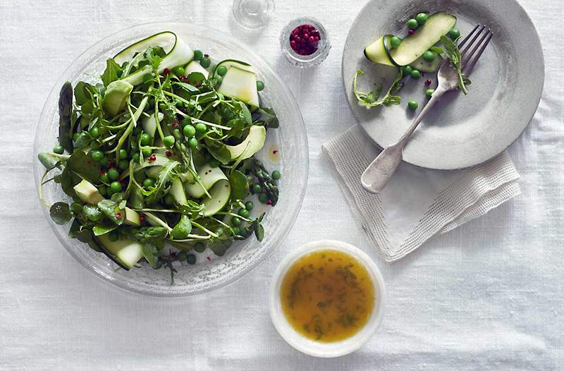 Die geheime Zutat Drew Barrymores Ernährungsberater verwendet ihren Salatdressing, um sie zu versüßen