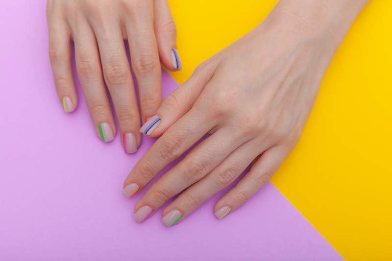 Stick-on manicures duren net zo lang als gels zonder de schade aan je nagels