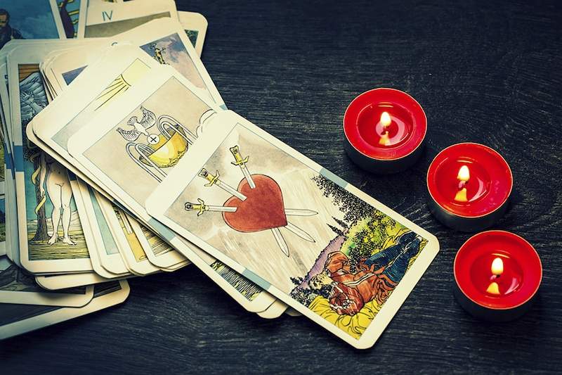 Sužinokite, kaip maišyti „Tarot“ korteles, kad būtų kuo daugiau skaitymo, ne išgalvotų triukų ar reikalingų magijos