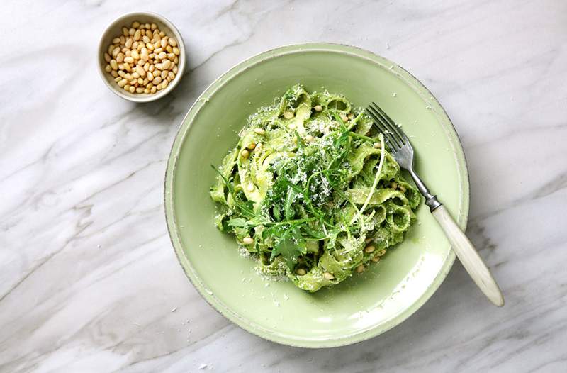 4 överraskande sätt att använda en $ 4 -flaska handlare Joe's Green Goddess Dressing