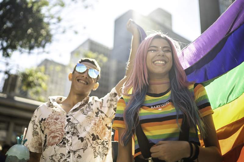 Düz insanlar kendilerine uygun olmadan kendilerine queer diyebilir mi?? Karmaşık