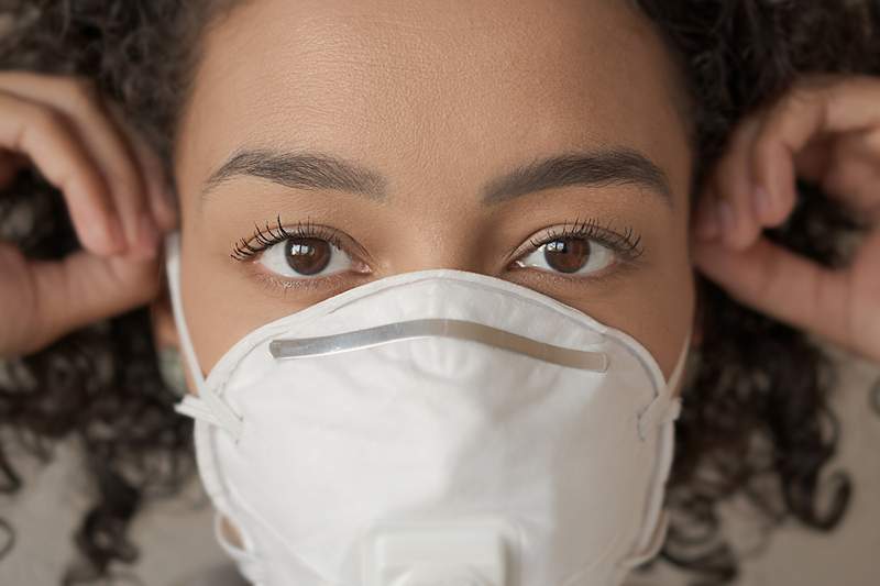 4 Dermatoloog-goedgekeurde stappen voor het behandelen (en voorkomen van) acne van gezichtsmaskers